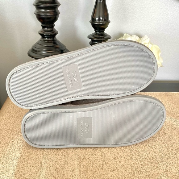 NWT Women’s Memory Foam Sherpa Boot Slipper Shoes - Picture 6 of 9